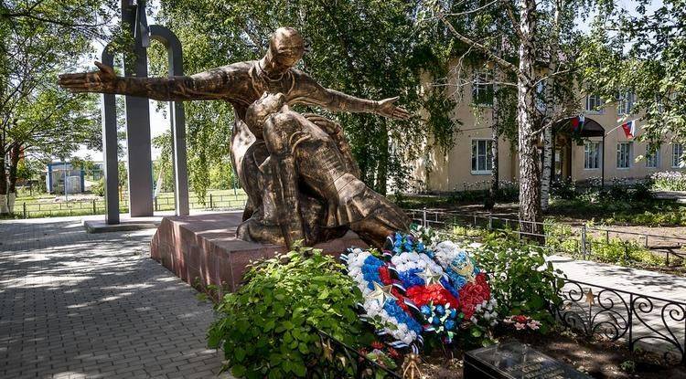 Единственный в своём роде. О ком скорбит памятник в чернянском селе Верхнее Кузькино