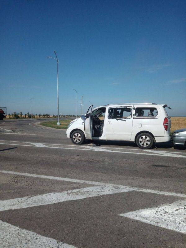 ВСУ с помощью беспилотников атаковали три автомобиля в Белгородской области, пострадали четыре человека, сообщил губернатор Гладков