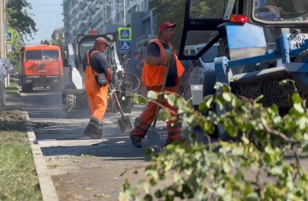 В Белгороде устраняют последствия ночного обстрела