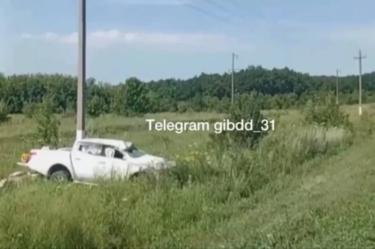 В Белгородской области иномарка съехала в кювет и опрокинулась0