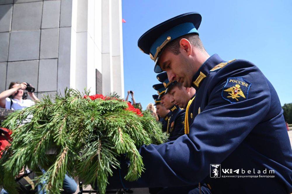 К главному памятнику музея-заповедника Прохоровское поле – Звоннице возложили цветы