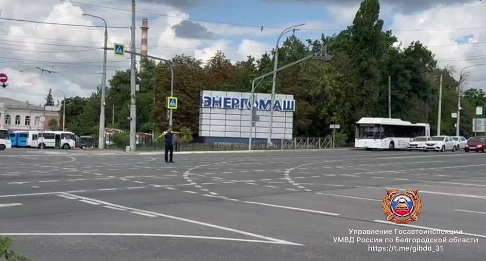 Вниманию, водителей. В Белгороде, на пересечении улиц Белгородского полка и Богдана Хмельницкого аварийное отключение светофорного объекта Будьте внимательны, следуйте регулировочно-распорядительным действиям сотрудников Госавтоинспекции