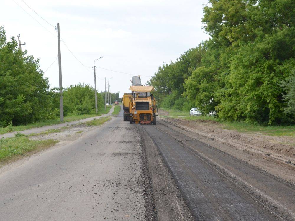 В Краснояружском районе Белгородской области продолжают улучшать состояние дорожной инфраструктуры