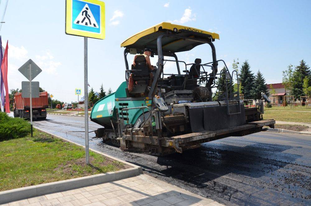 В Краснояружском районе Белгородской области продолжают улучшать состояние дорожной инфраструктуры