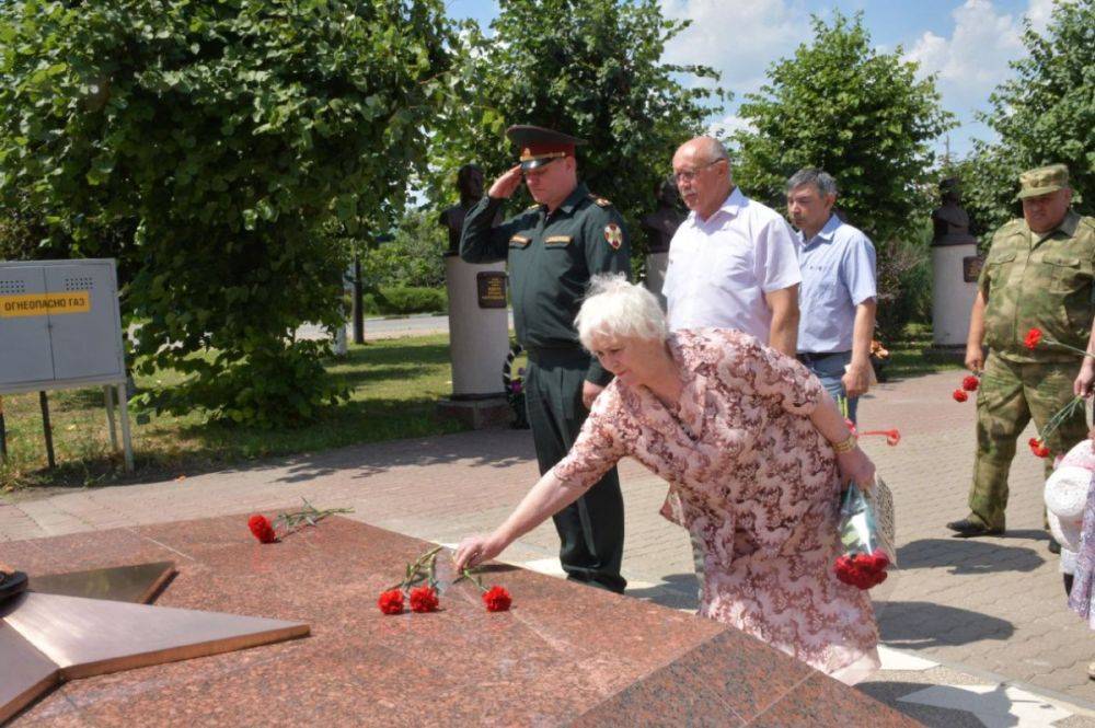 Белгородские росгвардейцы вернули семье участника Курской битвы орден Славы III степени и орден Красной звезды