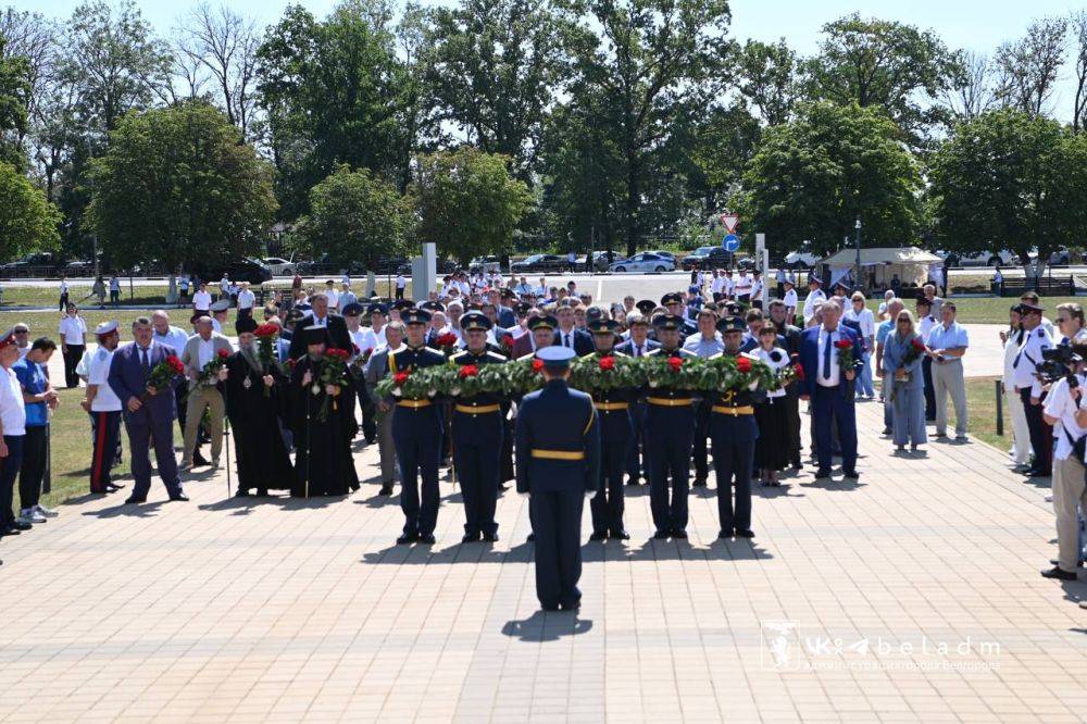 К главному памятнику музея-заповедника Прохоровское поле – Звоннице возложили цветы