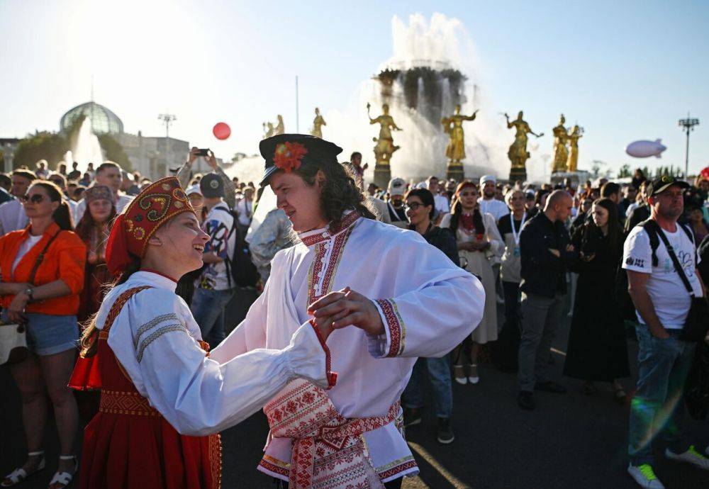 Сотрудница форума &quot;Россия&quot; поблагодарила за поддержку Белгорода и заплакала