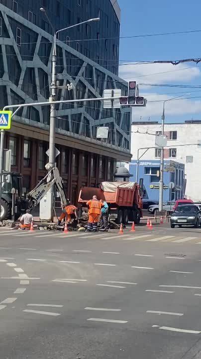 В Белгороде активно ведутся работы по устранению аварийных дефектов на дорогах