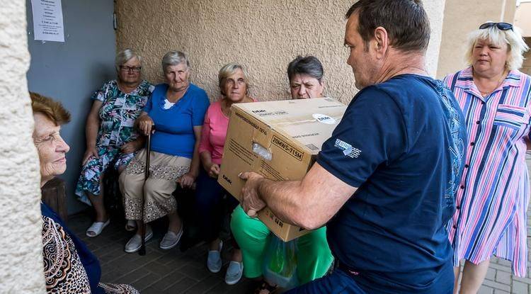 «Мы здесь, чтобы вам помочь». В шебекинский ПВР привезли новую партию гуманитарной помощи