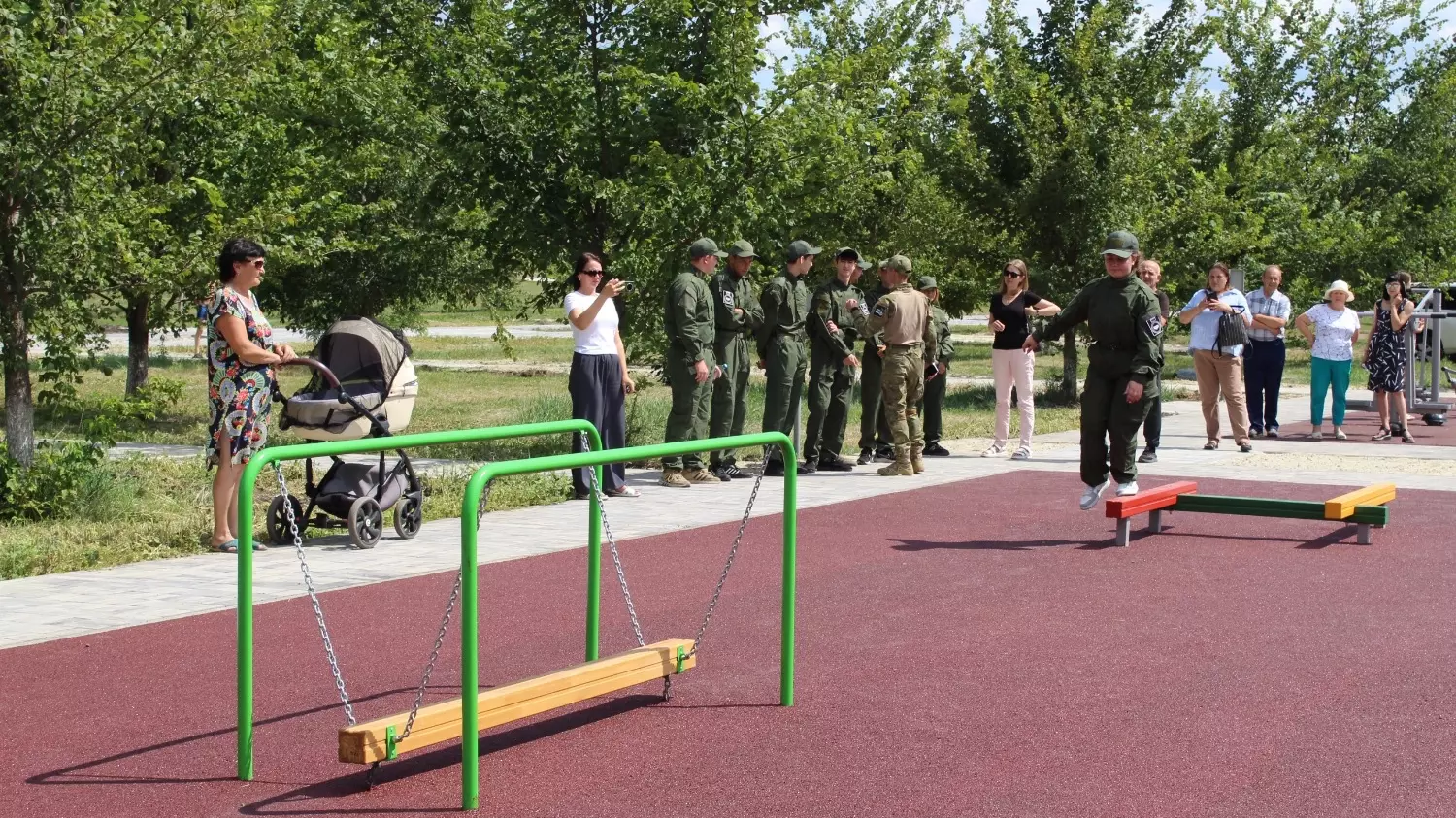 Две площадки открыли в посёлке Волоконовка при поддержке фонда «Поколение»0