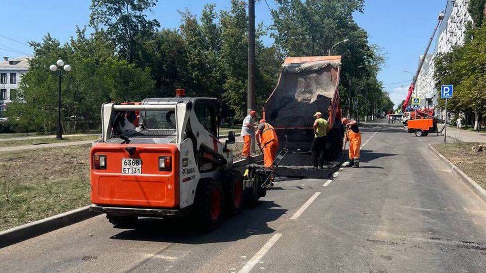 В Белгороде обновили повреждённой при обстреле асфальт на малой Богданке