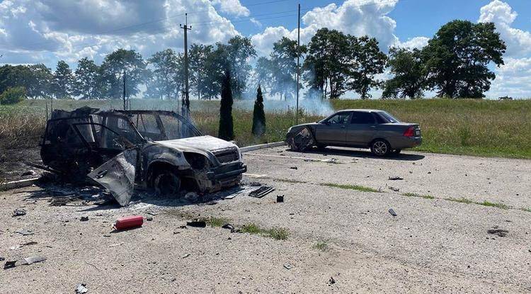 В Краснояружском районе после атаки FPV-дрона сгорел автомобиль