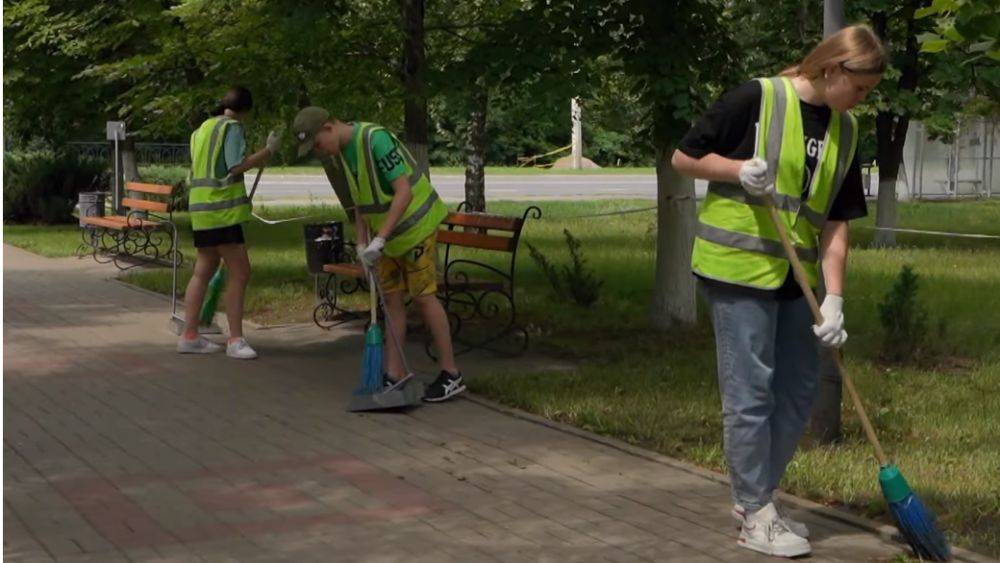 За июнь трудоустроились девять тысяч белгородских подростков