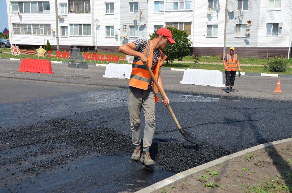 В Краснояружском районе Белгородской области продолжают улучшать состояние дорожной инфраструктуры