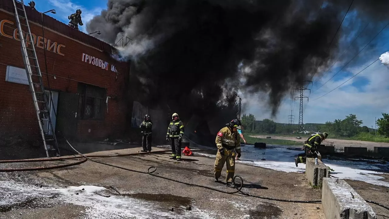 Пожар в Белгороде после массированного обстрела