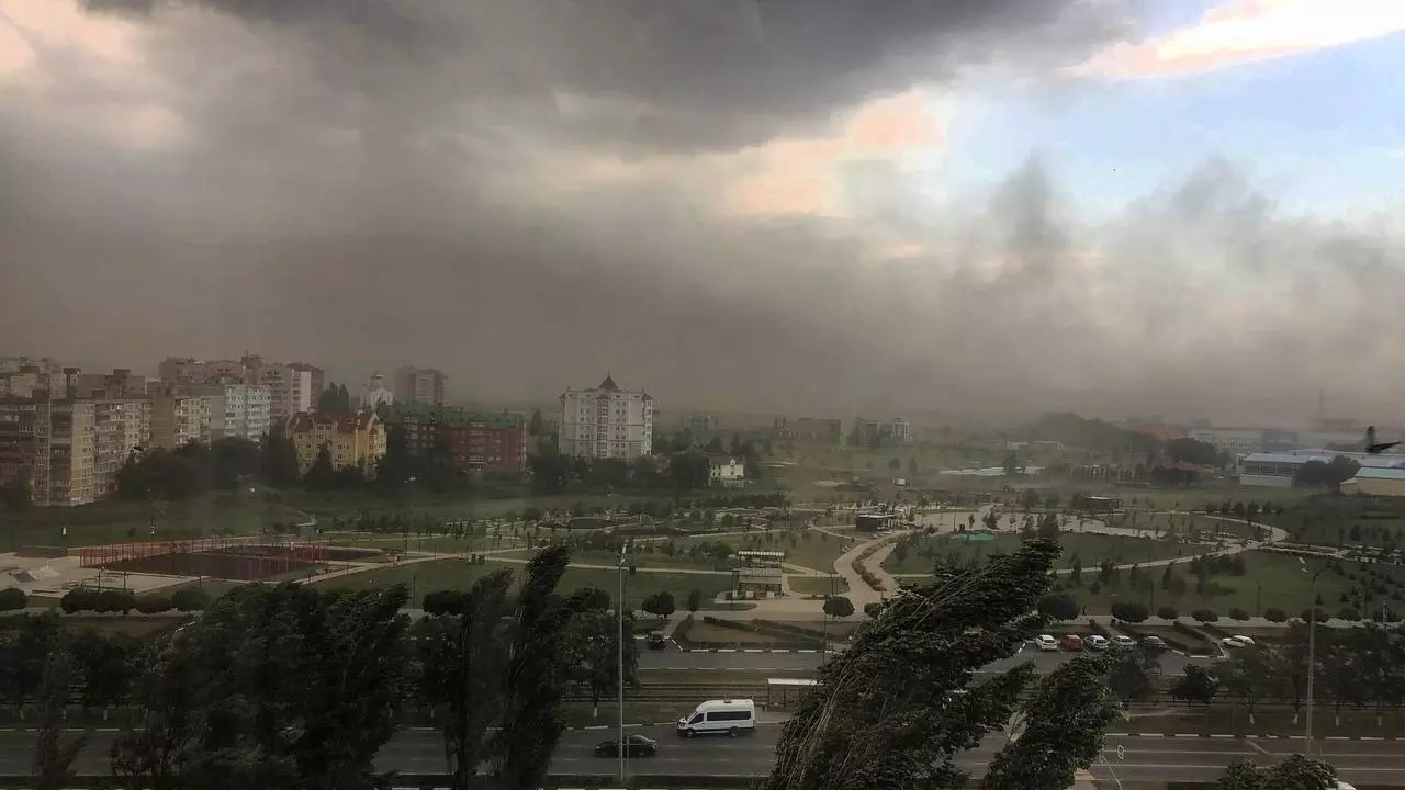 Непогода вновь обрушилась на Белгородскую область: фото и видео очевидцев8