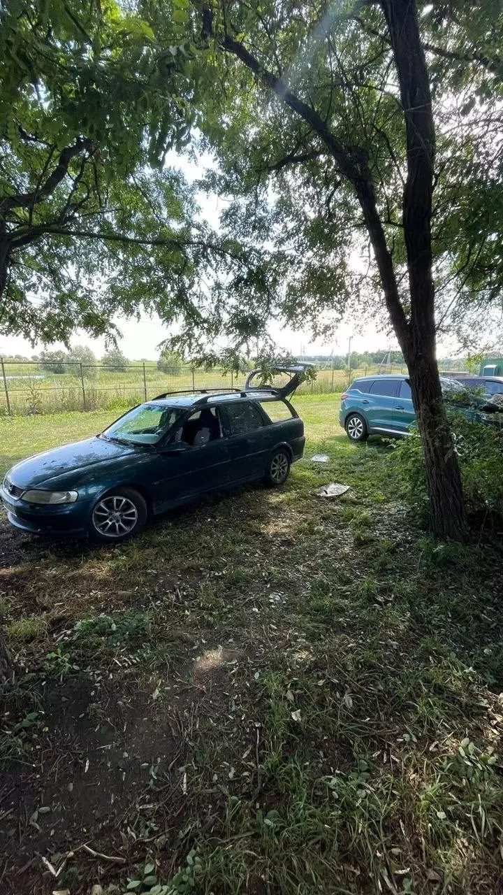 Один дрон врезался в дом белгородцев, другой упал и взорвался — вспыхнуло авто7