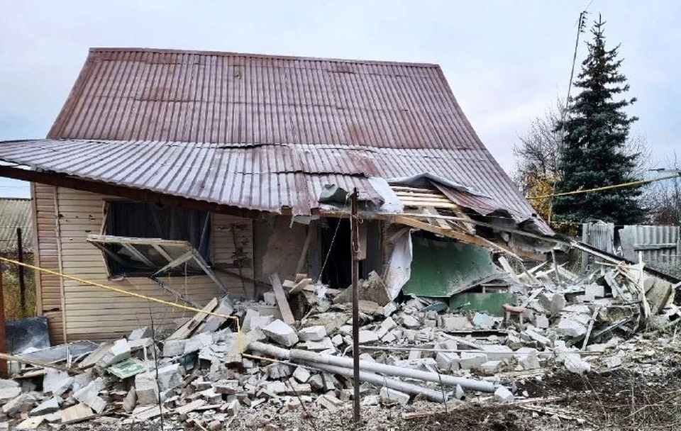 Три дома и автомобиль повреждены при ночной атаке ВСУ по Белгородской области0