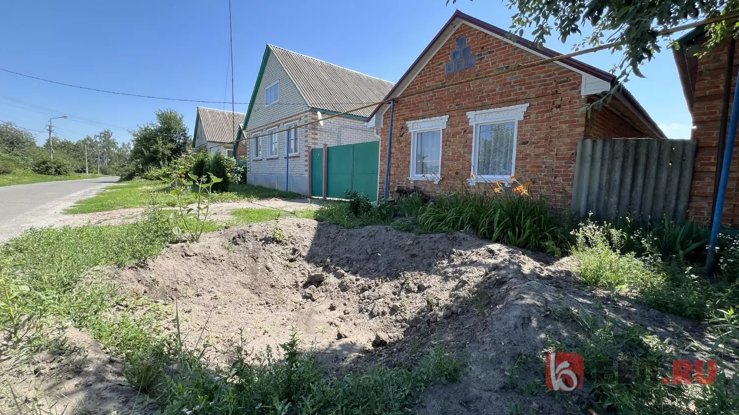 Воронки во дворах, оплавленные машины и пустой рынок: как сейчас выглядит Грайворон?43