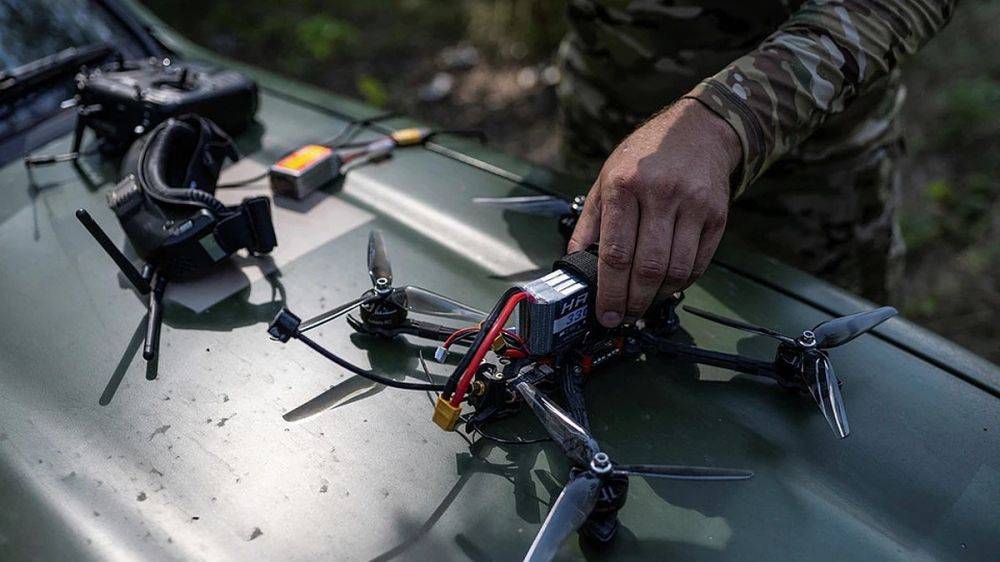 Гладков: Водитель легковой машины ранен из-за атаки FPV-дрона под Белгородом