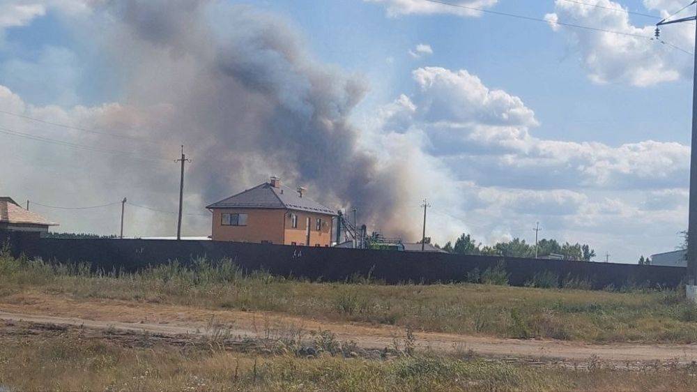 В Старооскольском округе пожарные тушат сухую траву