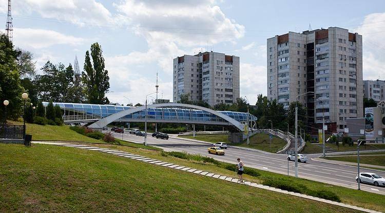 В Белгороде приступили к ремонту пешеходного моста у памятника князю Владимиру