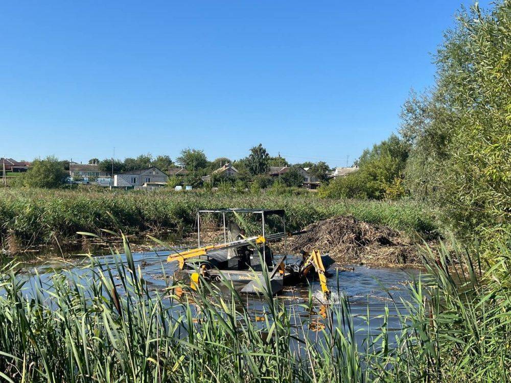 В селе Мелихово Корочанского района стартовала очистка водоёма