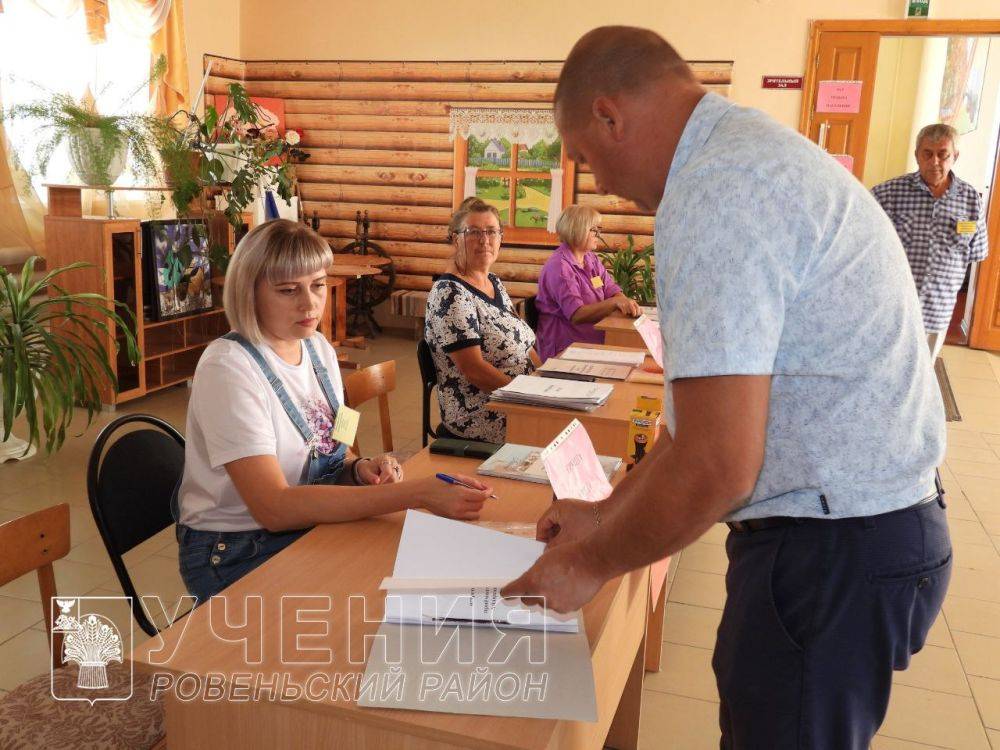 В нашем районе проведена командно-штабная тренировка по теме: «Отработка отдельных мероприятий гражданской обороны по перемещению населения муниципального образования, находящегося в зоне опасностей, в безопасные районы»