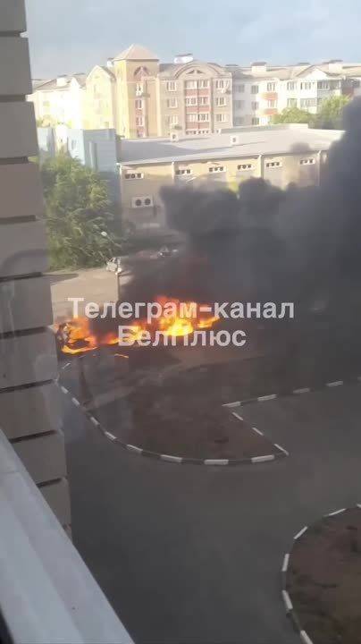 Враг нанёс удар по Белгороду, запылали машины