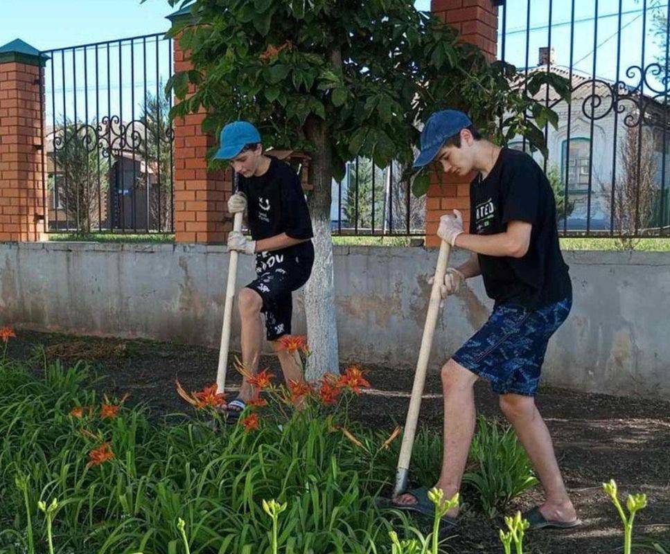 Более 1400 школьников Валуйского горокруга Белгородской области нашли работу на время летних каникул