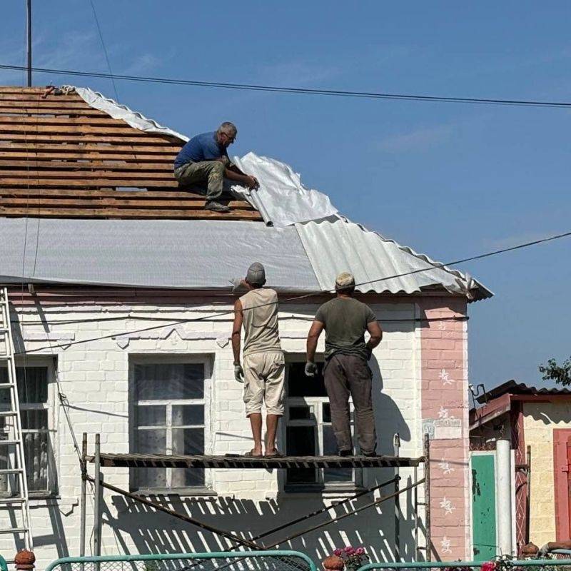 В Ракитянском районе продолжают восстанавливать повреждённое при обстрелах жильё