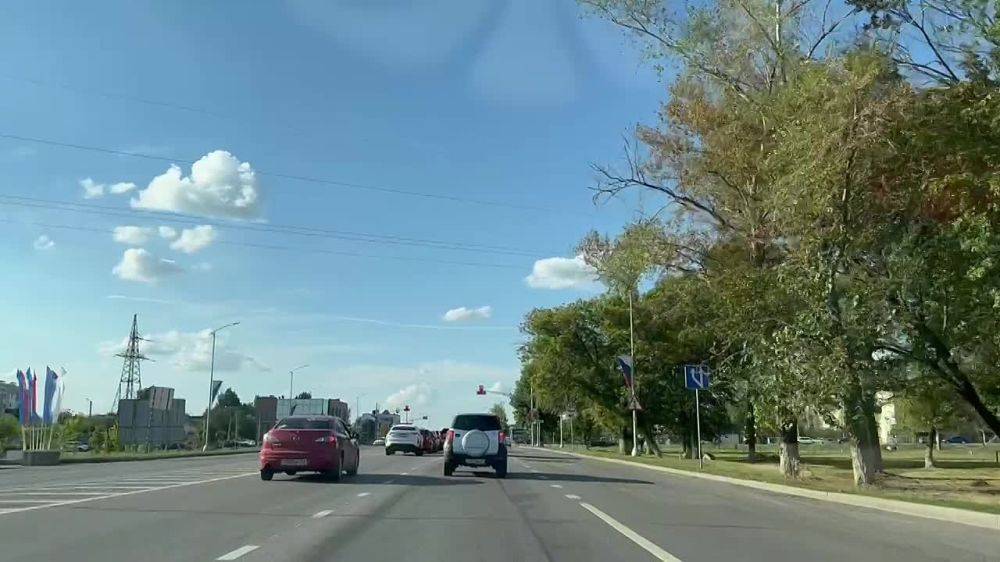 Доброе утро , друзья. Сегодня хотим напомнить, на дороге - всё внимание дороге Использование гаджетов отвлекает от управления, особенно опасны разговоры за рулем без фурнитуры на скорости Будьте внимательны, берегите себя