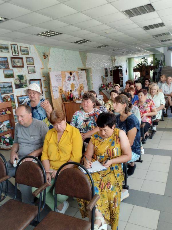 Александр Полторабатько: В формате выездной рабочей встречи обсудили с жителями села Хмелевое основные проблемы территории и планы на ближайшую перспективу