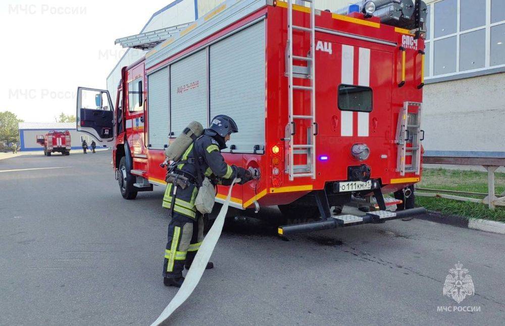 Белгородские огнеборцы провели учения на предприятии по производству гофротары