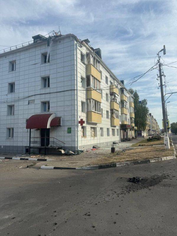 Последствия утреннего обстрела города Шебекино показал губернатор Белгородской области Вячеслав Гладков в своем Telegram