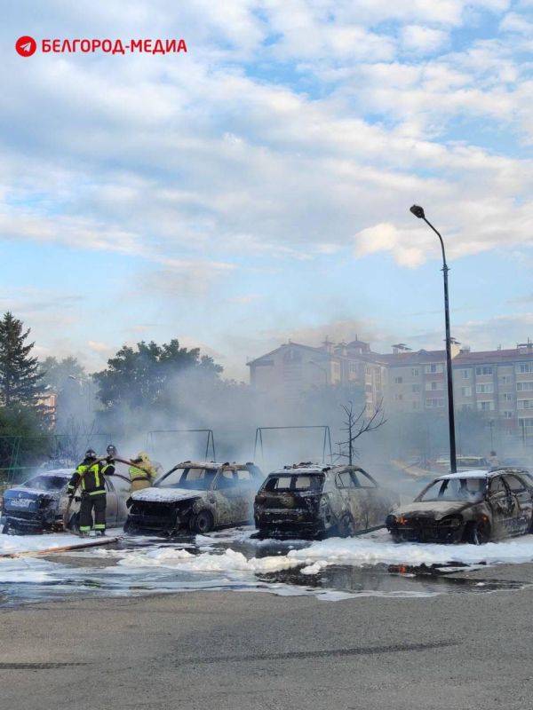 В результате обстрела Белгорода на парковке сгорели четыре автомобиля