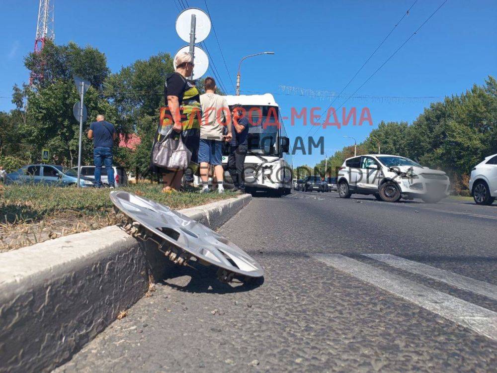 Внимание водителям: авария на пр. Богдана Хмельницкого