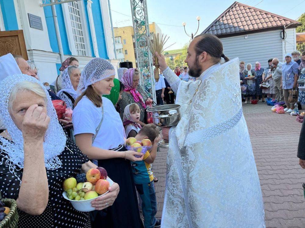 Давайте посмотрим, как жители города встретили Яблочный Спас