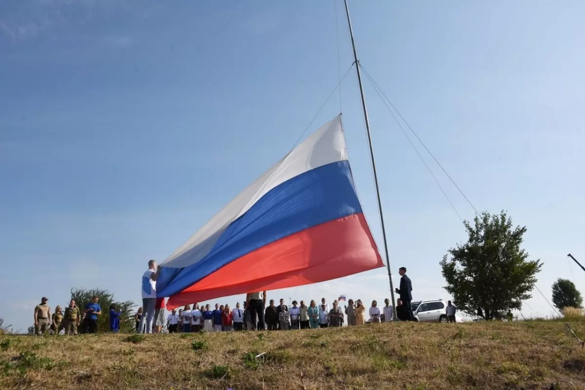 Поднятие флага на Меловой горе