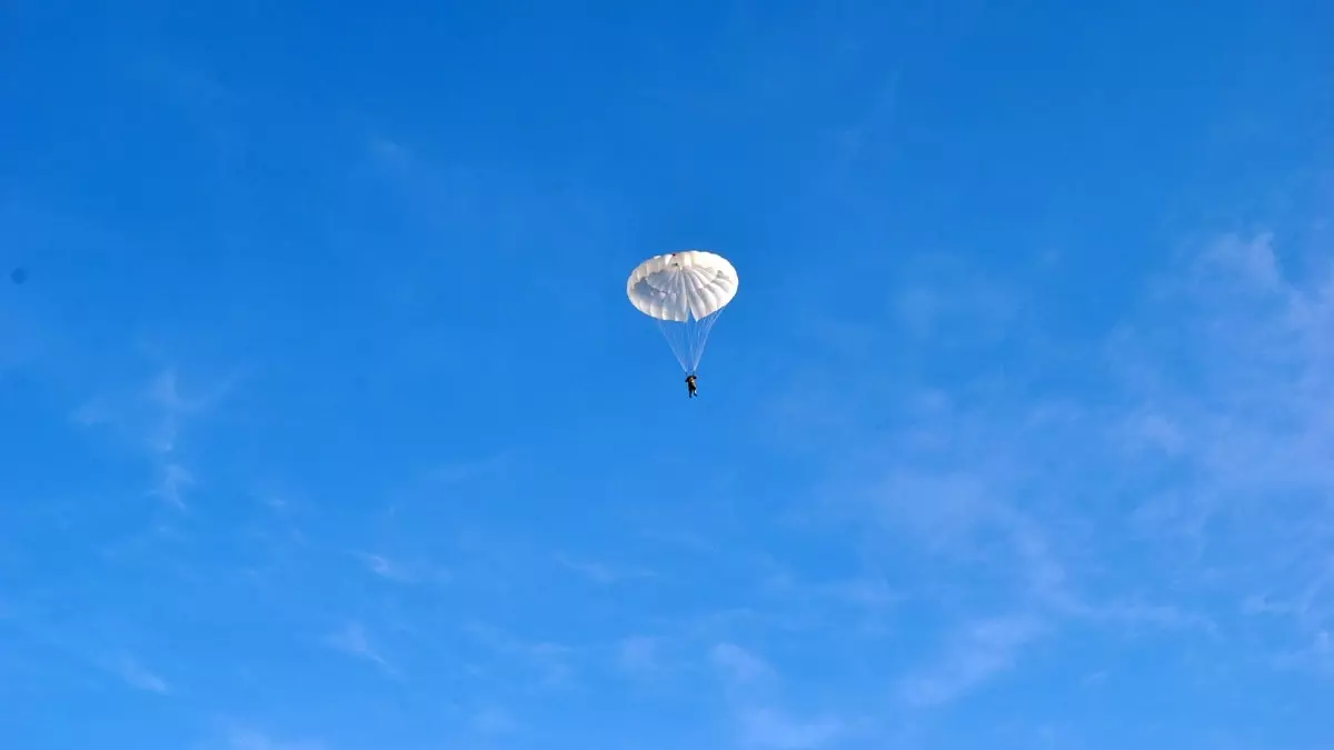 Курсанты белгородских военно-патриотических клубов совершили прыжки с парашютом43