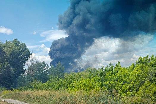 На заводе в Шебекино загорелся битум после атаки беспилотника