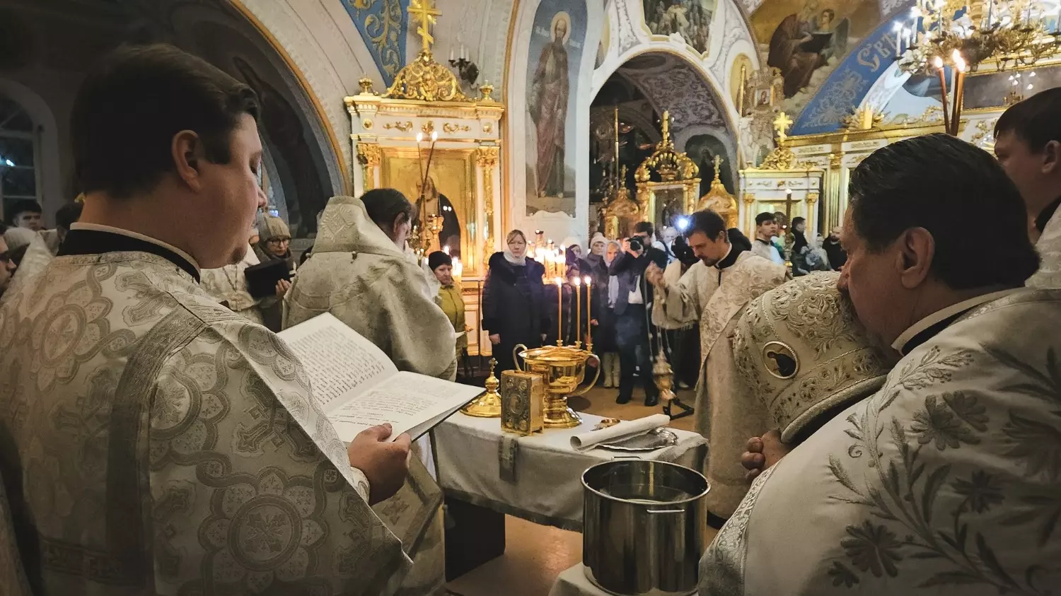 Люди могут прийти в церковь и помолиться за исцеление от болезней, защиты от врагов и стихийных бедствий. Кормящие мамы просят о молоке, а беременные — о помощи при родах.