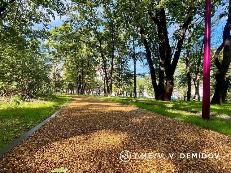 В Центральном парке Белгорода продолжают благоустраивать пешеходные маршруты