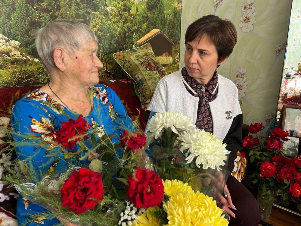 90-летний юбилей сегодня отмечает жительница послка Викторополь, труженик тыла, Зоя Петровна Паньшина!