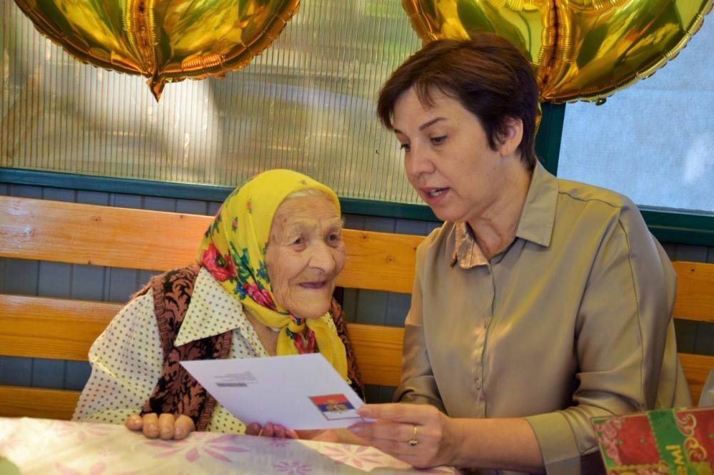 100 лет отмечает жительница Закутского Наталья Лукьяновна Божкова