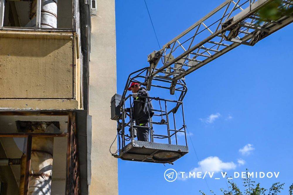 В Белгороде около 200 человек устраняют последствия утреннего обстрела со стороны ВСУ