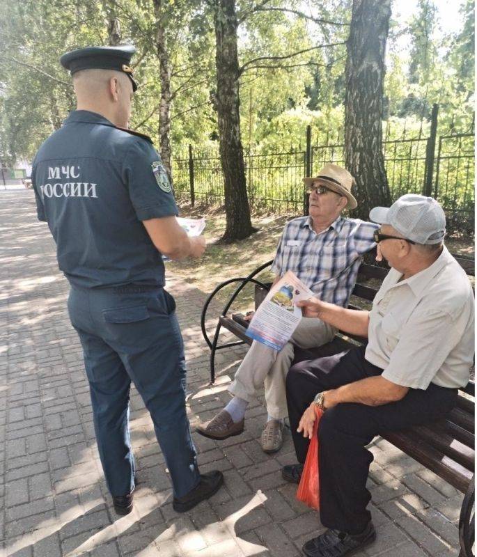 В Белгородской области сотрудники МЧС проводят рейды по недопущению пала сухой травы