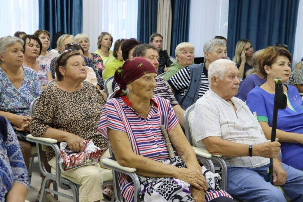 Татьяна Круглякова: В продолжение взаимодействия с жителями нашего района мы провели очередную встречу, на которой обсудили важные вопросы, касающиеся жизни микрорайона Морквино