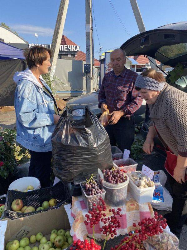 Сегодня вновь в нашем поселке Чернянка прошла очередная сельскохозяйственная ярмарка выходного дня