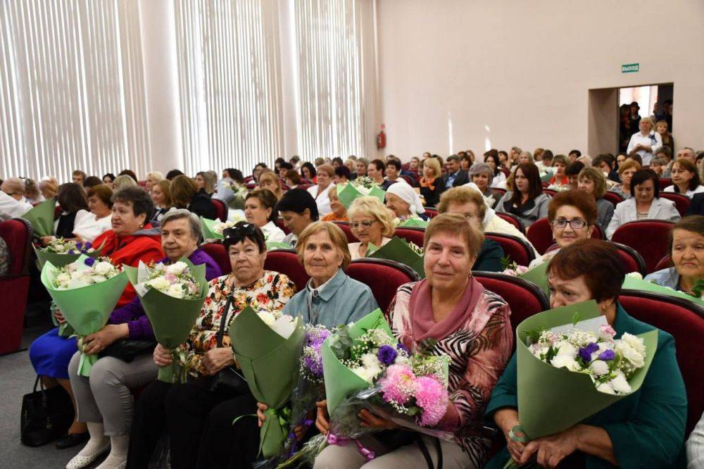 Светлана Халеева: Сегодня в самый разгар золотой осени в Детской школе искусств состоялось торжественное мероприятие, посвященное Дню воспитателя и всех дошкольных работников